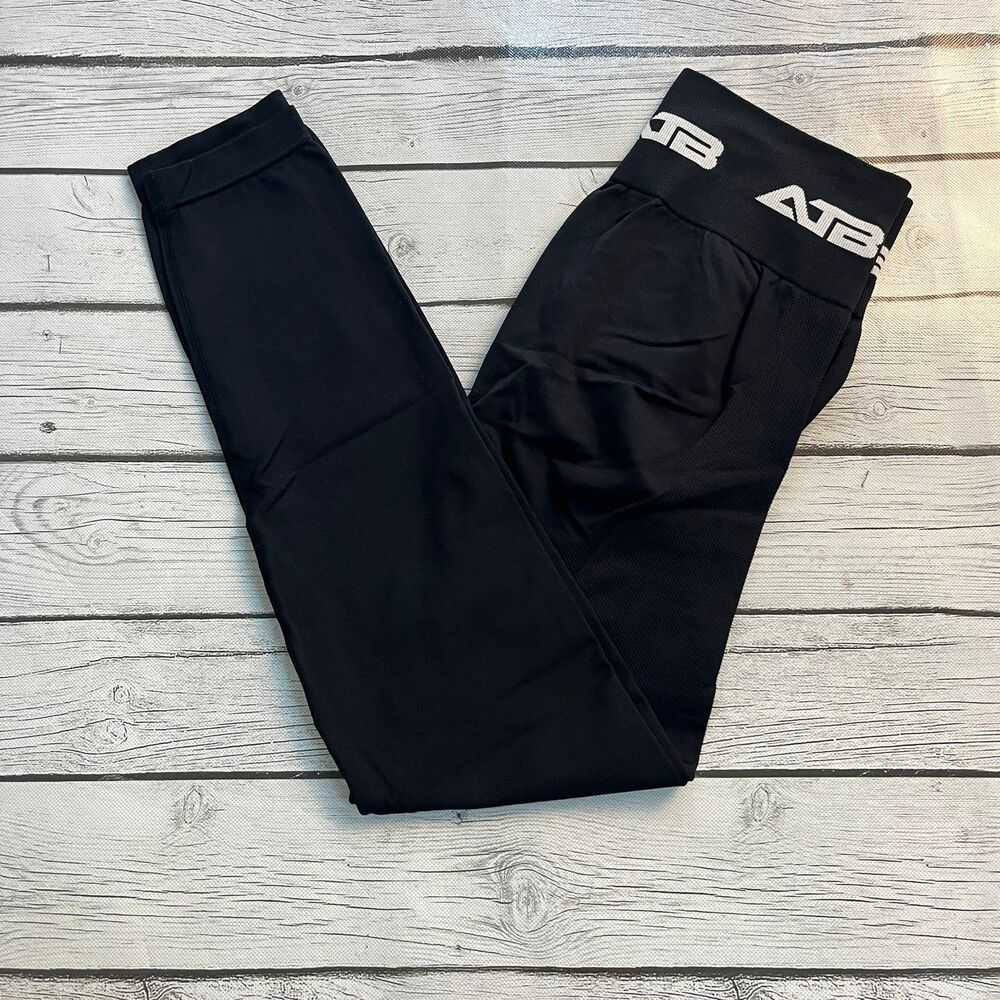 Allure Black Leggings Sleek Design Performance Fabric